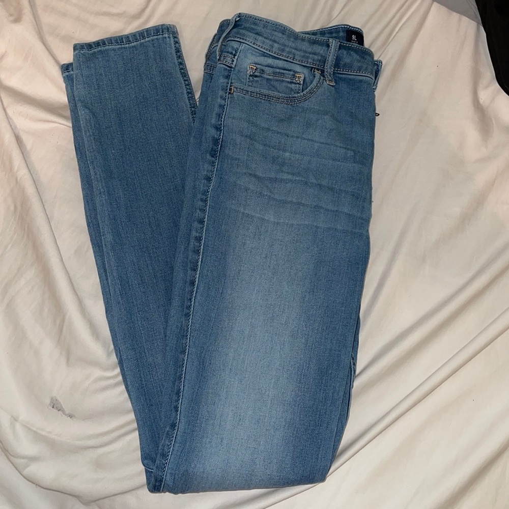hollister light wash jeans!